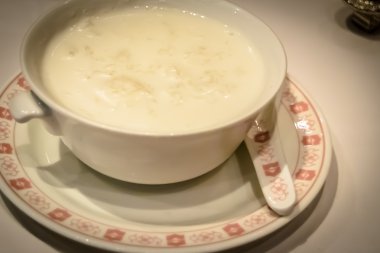 Kuş yuvası ile badem krem