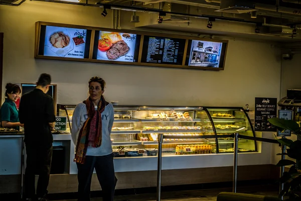 Caixa do balcão de alimentos no restaurante casual — Fotografia de Stock