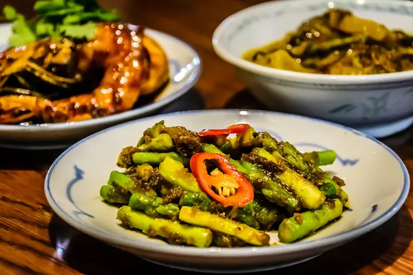 Tempoyak Asparagus  Asparagus stir-fried with fermented durian — Stock Photo, Image