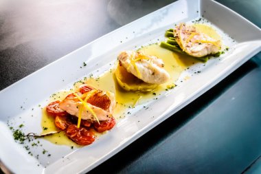 Filetto Di Red Snaper Üç renkli 