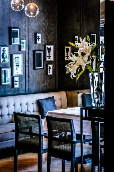Elegante sala da pranzo o ristorante francese — Foto Stock