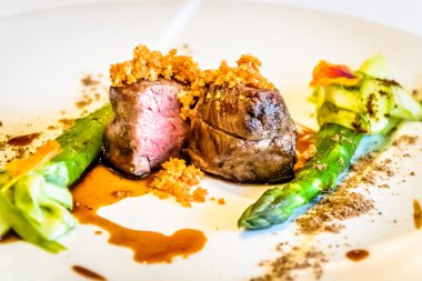 Fransız restoranda biftek