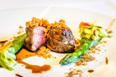 Fransız restoranda biftek