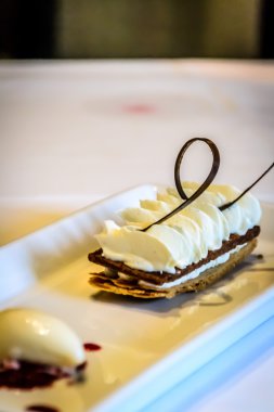 Fransız restoranda dondurma tatlı