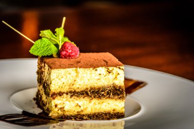 Mascarpone peyniri Tiramisu pasta, bisküvi ve kakao Espresso kahve