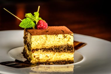 Mascarpone peyniri Tiramisu pasta, bisküvi ve kakao Espresso kahve