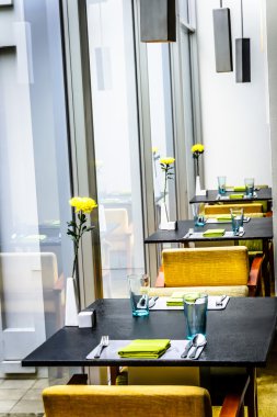 Casual yemek restoran Tablo ayarı