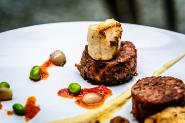 Kızarmış kuyruklu Terrine ve tarak