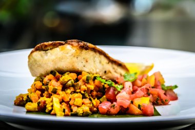 Kızarmış beyaz balığı tava