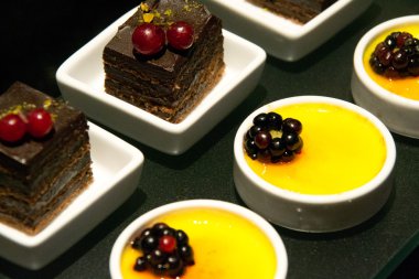 Çikolatalı kek ve Creme brulee