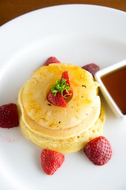 Karamelize ananas ve akçaağaç şurubu ile gözleme