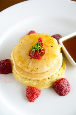 Karamelize ananas ve akçaağaç şurubu ile gözleme