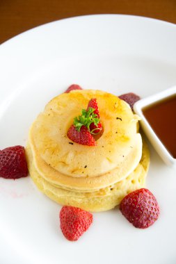 Karamelize ananas ve akçaağaç şurubu ile gözleme