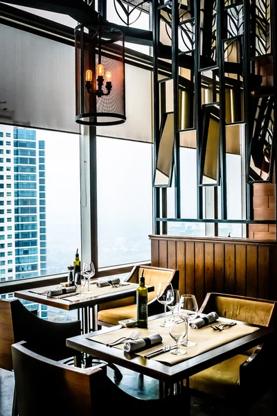 Nowoczesny nowoczesny wysokiej klasy grzywny restauracje restauracja wnętrza — Zdjęcie stockowe