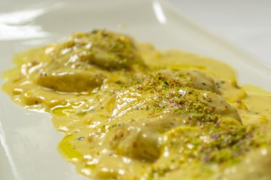 İtalyan peynirli ravioli