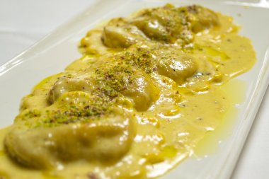 İtalyan peynirli ravioli
