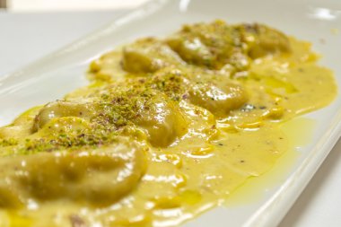 İtalyan peynirli ravioli