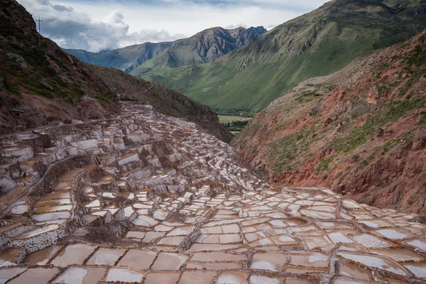 Miniere di sale a Maras nella Valle Sacra degli Incas — Foto Stock