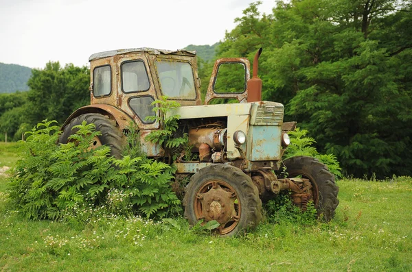 Old tractor — Stock Photo, Image