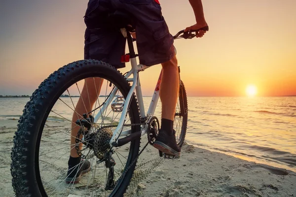 Concepto de deporte y vida activa en verano —  Fotos de Stock