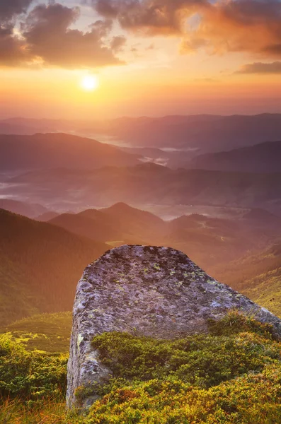 Dağ Vadisi günbatımı sırasında