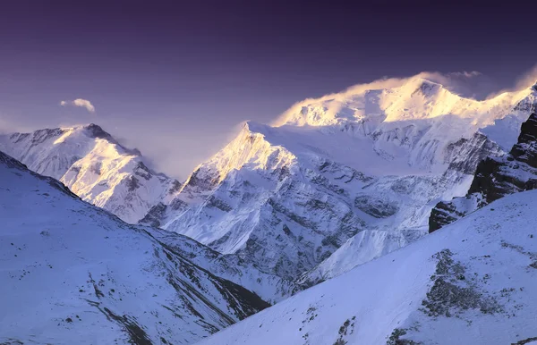 Altas montanhas no Himalaia — Fotografia de Stock
