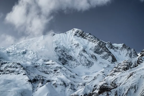 Красивые горы в Гималаях — стоковое фото