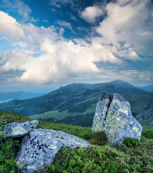 Bergdal na regen. — Stockfoto