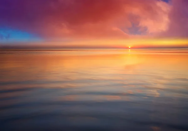 Морской пейзаж на восходе солнца . — стоковое фото