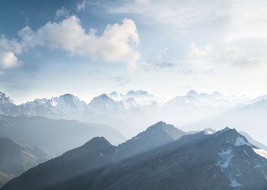 Sabah saat yüksek dağın.