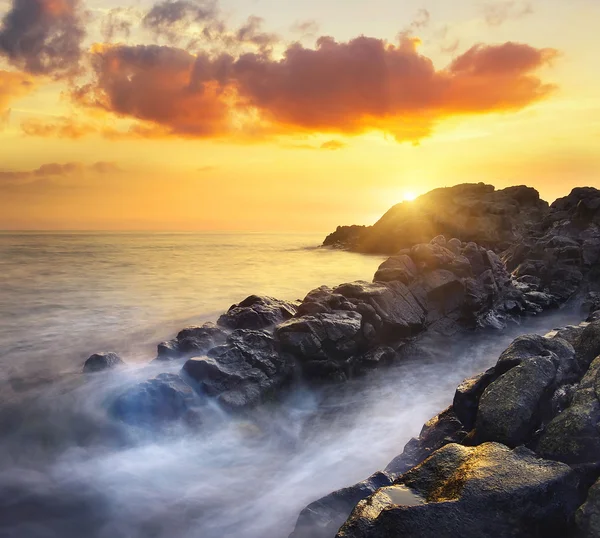 A paisagem marinha durante o pôr do sol — Fotografia de Stock