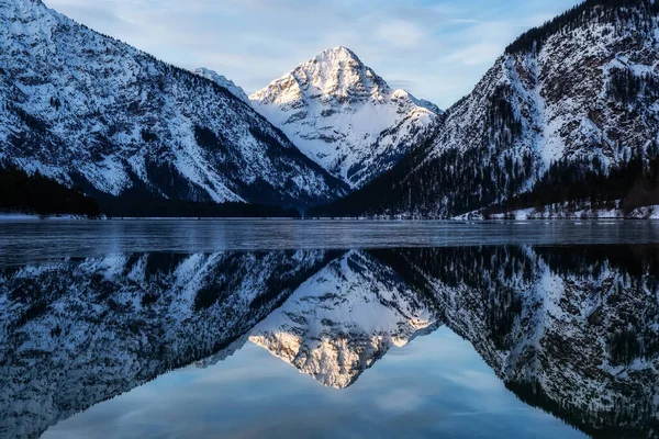 Paisagem Áustria Montanhas Reflexões Lago Temporada Inverno — Fotografia de Stock