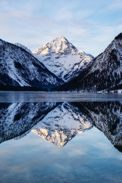 Paisagem Áustria Montanhas Reflexões Lago Temporada Inverno — Fotografia de Stock