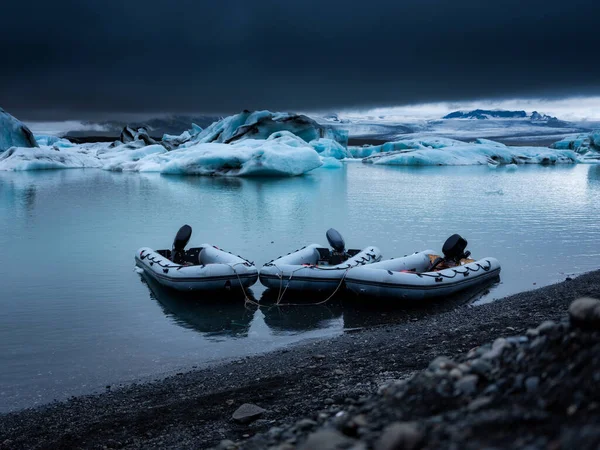 冰岛Vatnajokull国家公园Jokulsarlon冰川湖 冰山和小船 冰岛的自然景观 旅行形象 — 图库照片