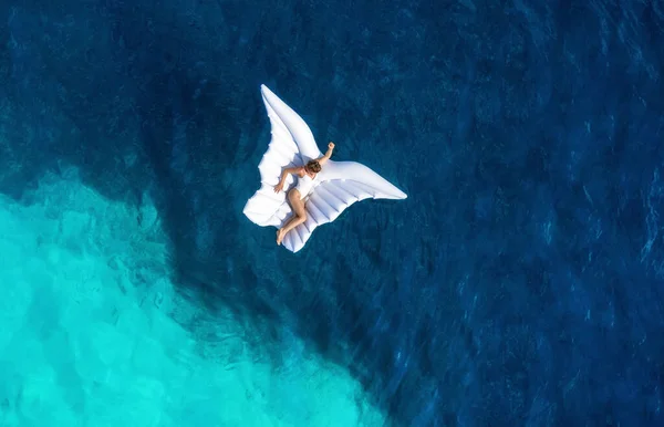 Ragazza Sta Nuotando Nel Mare Vista Dall Alto Vacanza Relax — Foto Stock