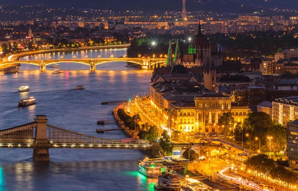 Pemandangan Budapest Malam Hari Hungaria Gedung Parlemen Jembatan Dan Sungai — Stok Foto