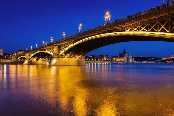 Pemandangan Jembatan Budapest Hungaria Gedung Parlemen Jembatan Dan Sungai Danube — Stok Foto
