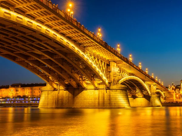 Pemandangan Jembatan Budapest Hungaria Bangunan Bersejarah Tua Jembatan Dan Sungai — Stok Foto