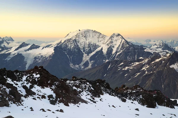 Salida del sol alta montaña — Foto de Stock