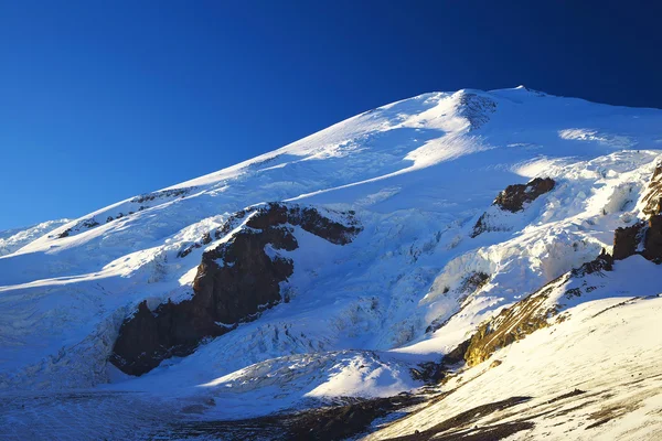 Hoge bergtop — Stockfoto