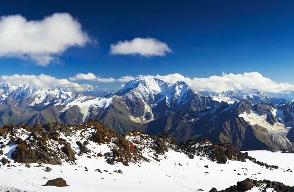Cordillera y cielo azul — Foto de Stock