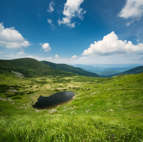 Sjön i berget dalen — Stockfoto