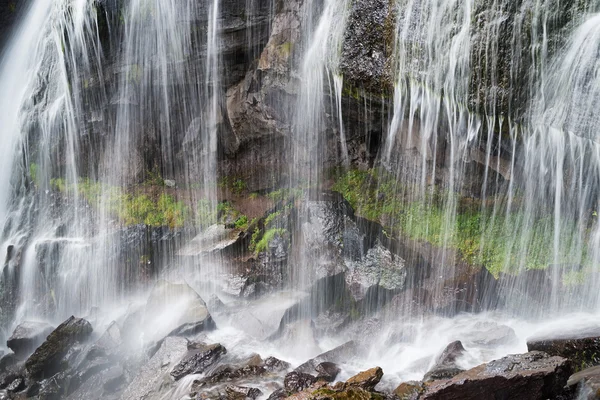 Waterval natuurlijke achtergrond — Stockfoto