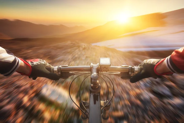 Ride on bike in mountain valley — Stock Photo, Image