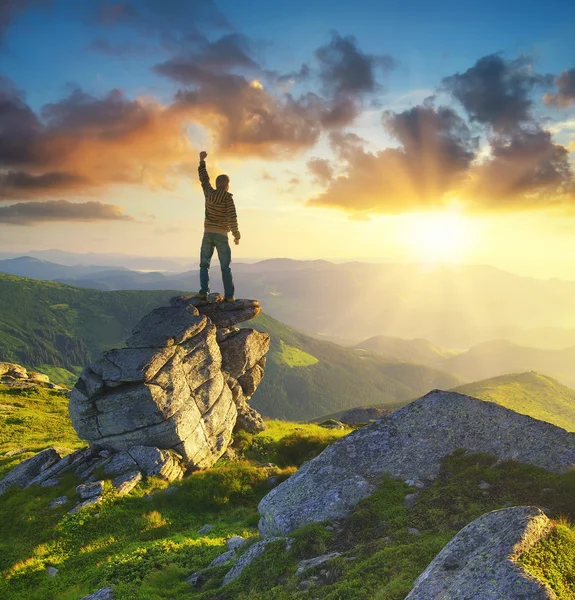 Silhouette of champion on mountain peak — Stock Photo, Image