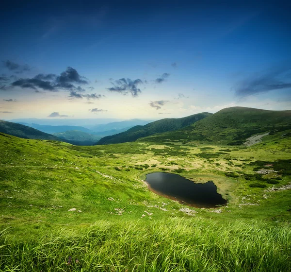 Meer in bergdal — Stockfoto