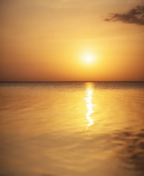 A paisagem marinha durante o pôr do sol — Fotografia de Stock