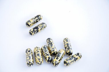 Hap içinde karışık granülleri ile