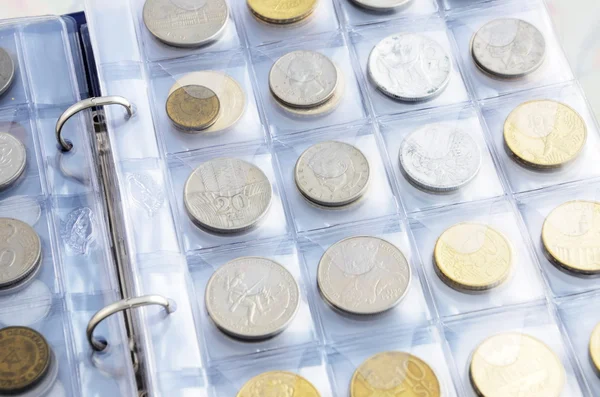 Madeni para koleksiyonu tutucu