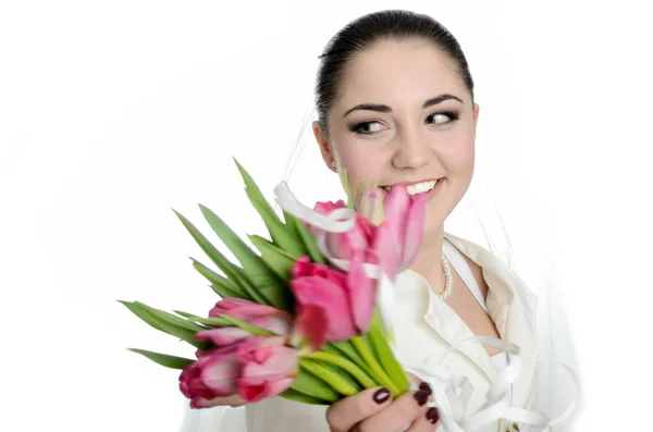 Usmíval se nevěsta hází kytici — Stock fotografie